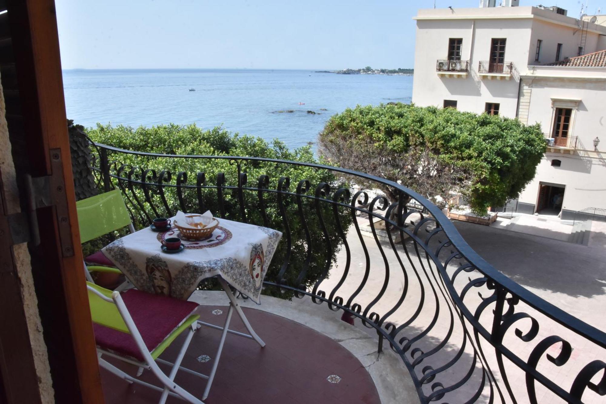 Plaza Apartment Giardini Naxos Ngoại thất bức ảnh