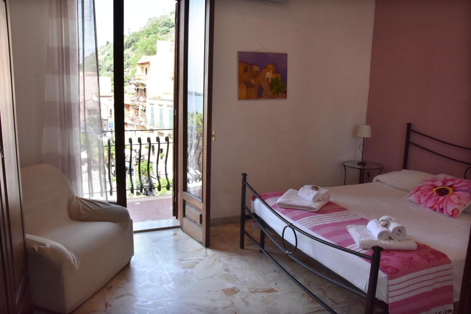 Plaza Apartment Giardini Naxos Ngoại thất bức ảnh