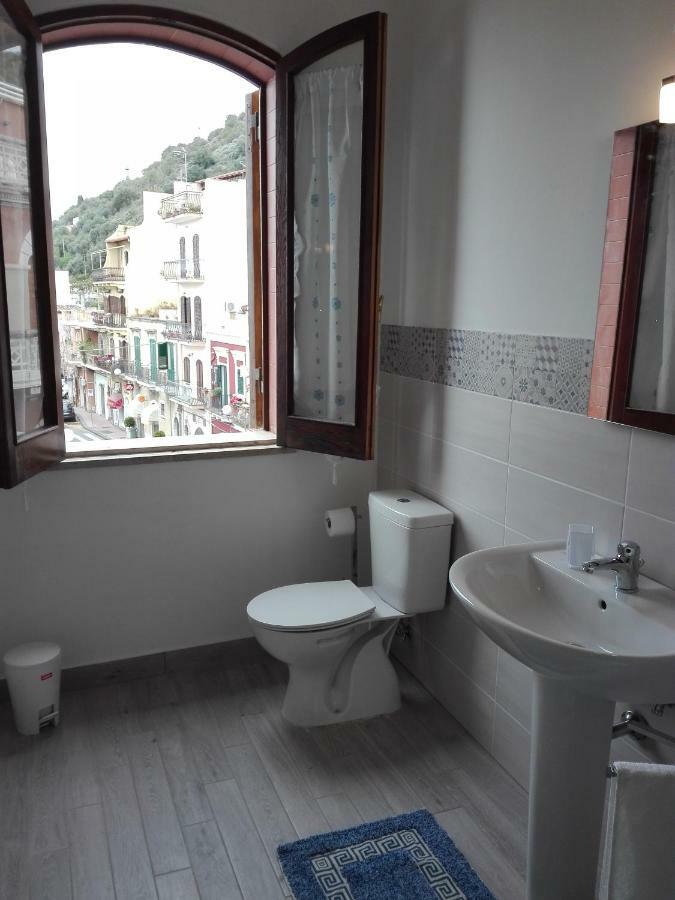 Plaza Apartment Giardini Naxos Ngoại thất bức ảnh