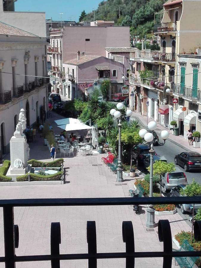Plaza Apartment Giardini Naxos Ngoại thất bức ảnh